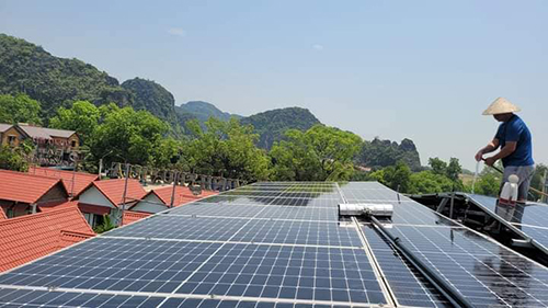 Thi công lắp đặt hệ thống điện năng lượng mặt trời áp mái